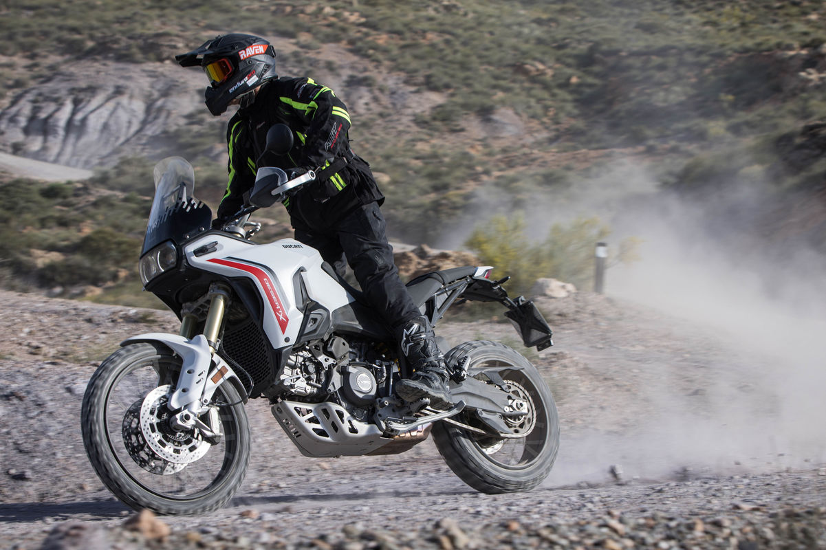 Prueba Ducati DesertX 2026: Borgo Panigale vuelve a mirar al desierto