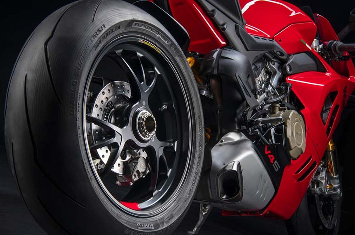 Nueva Ducati Panigale V4 2022: del circuito a la calle