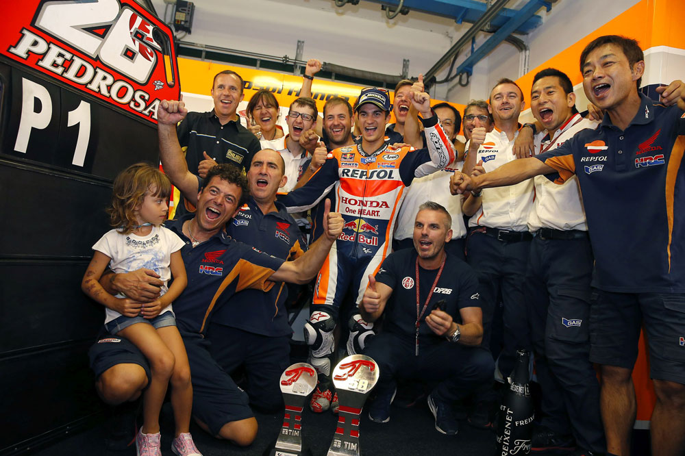 Dani Pedrosa y su equipo 2016 Dani Pedrosa y su equipo 2016