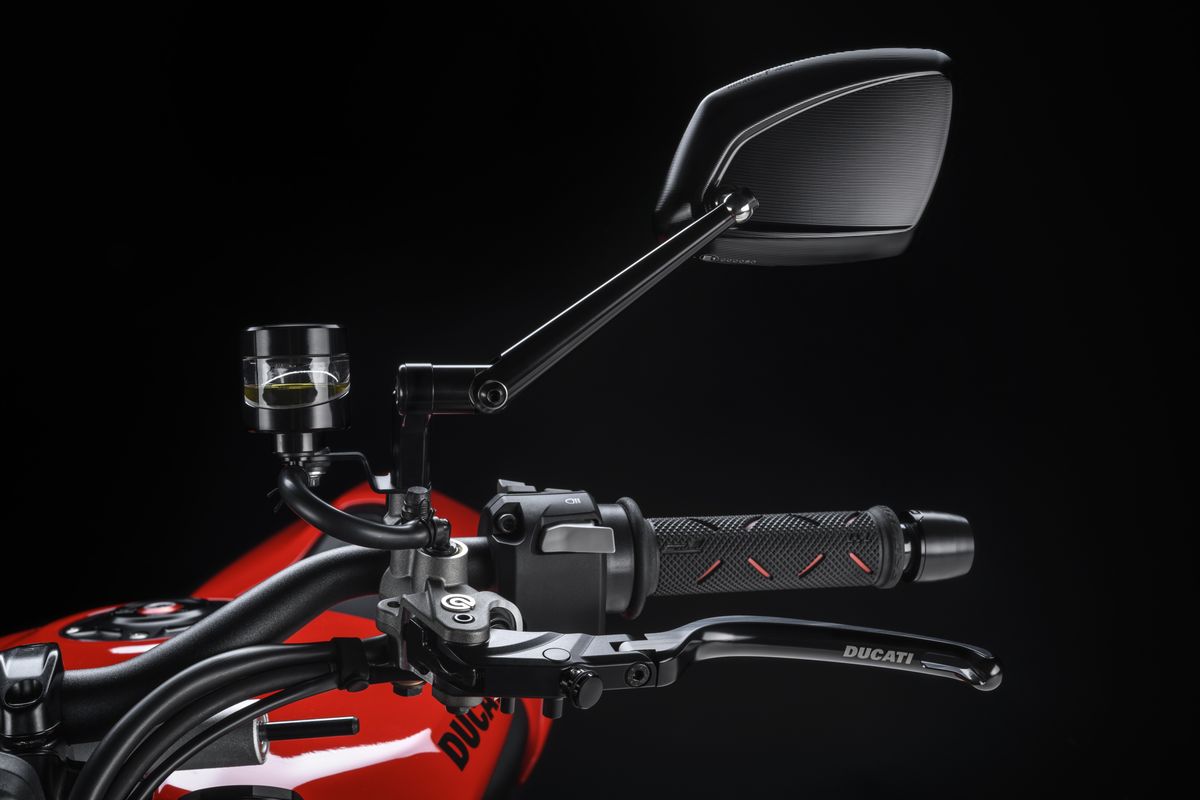 Personaliza tu Streetfighter V2 con los accesorios de Ducati