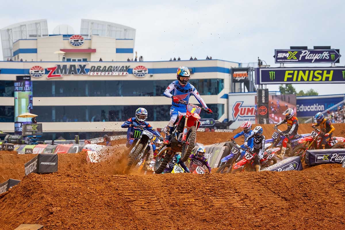 Jett Lawrence lidera la primera ronda del SMX