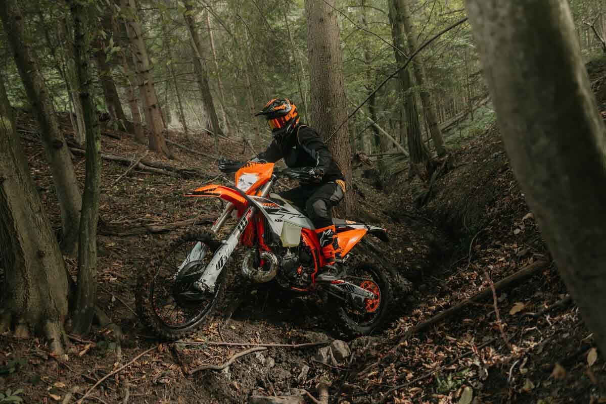 KTM 300 EXC HARDENDURO 2026: DiseÃ±ada para condiciones extremas