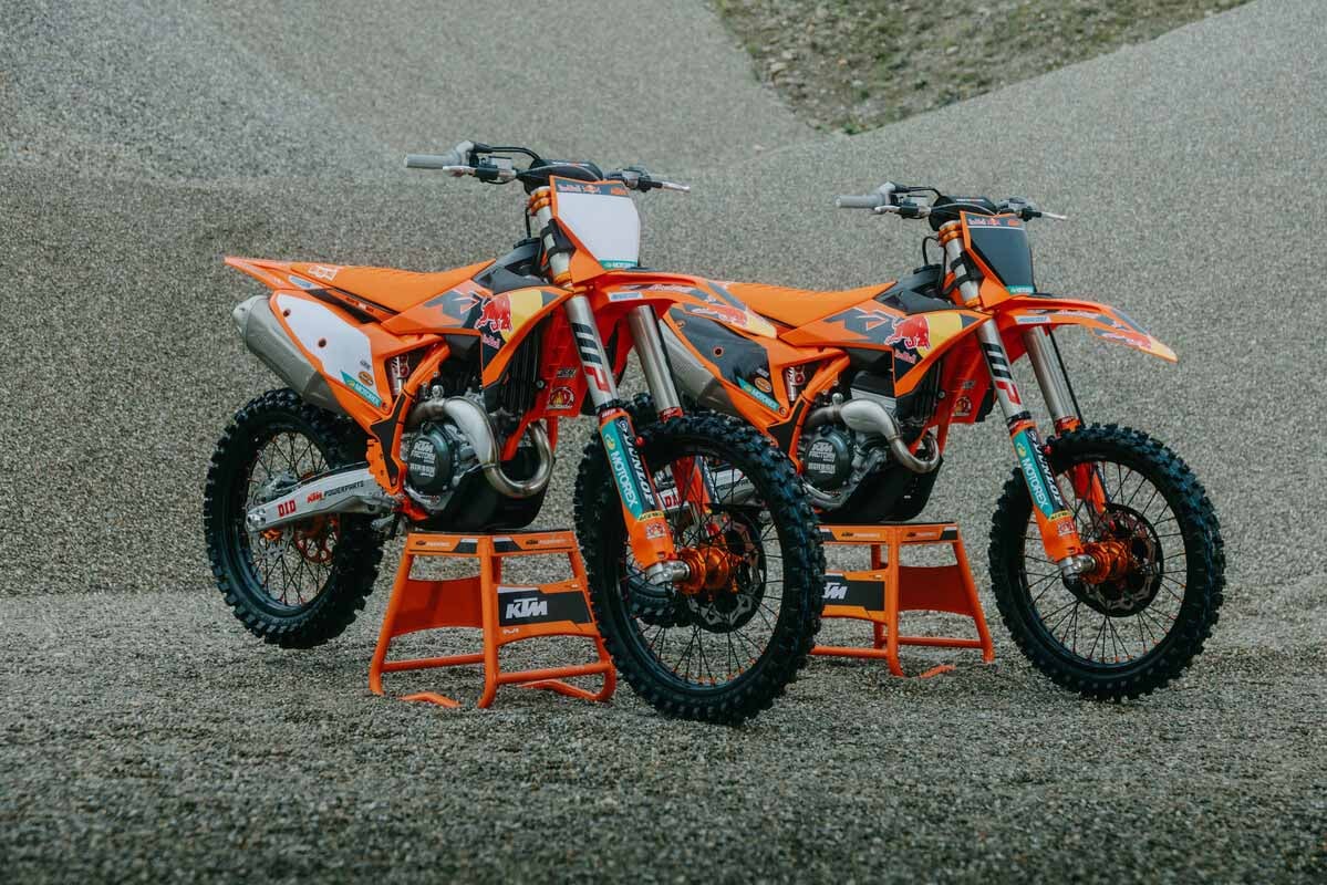 Las KTM SX-F Factory Edition 2026 llegan con suspensiones WP de serie y mejoras de rendimiento