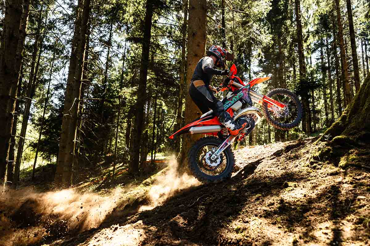 KTM celebra los 100 años de los ISDE con la nueva EXC 6DAYS 2027