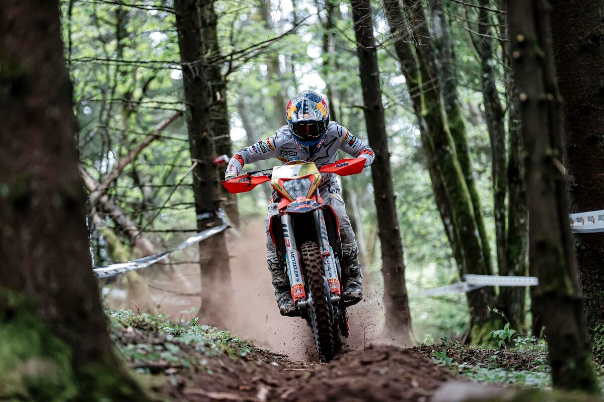 El debate sobre la cilindrada es un tema de discusión interminable en el paddock del Campeonato del Mundo de EnduroGP. ¿Cuál es la mejor cilindrada para competir durante toda la temporada?