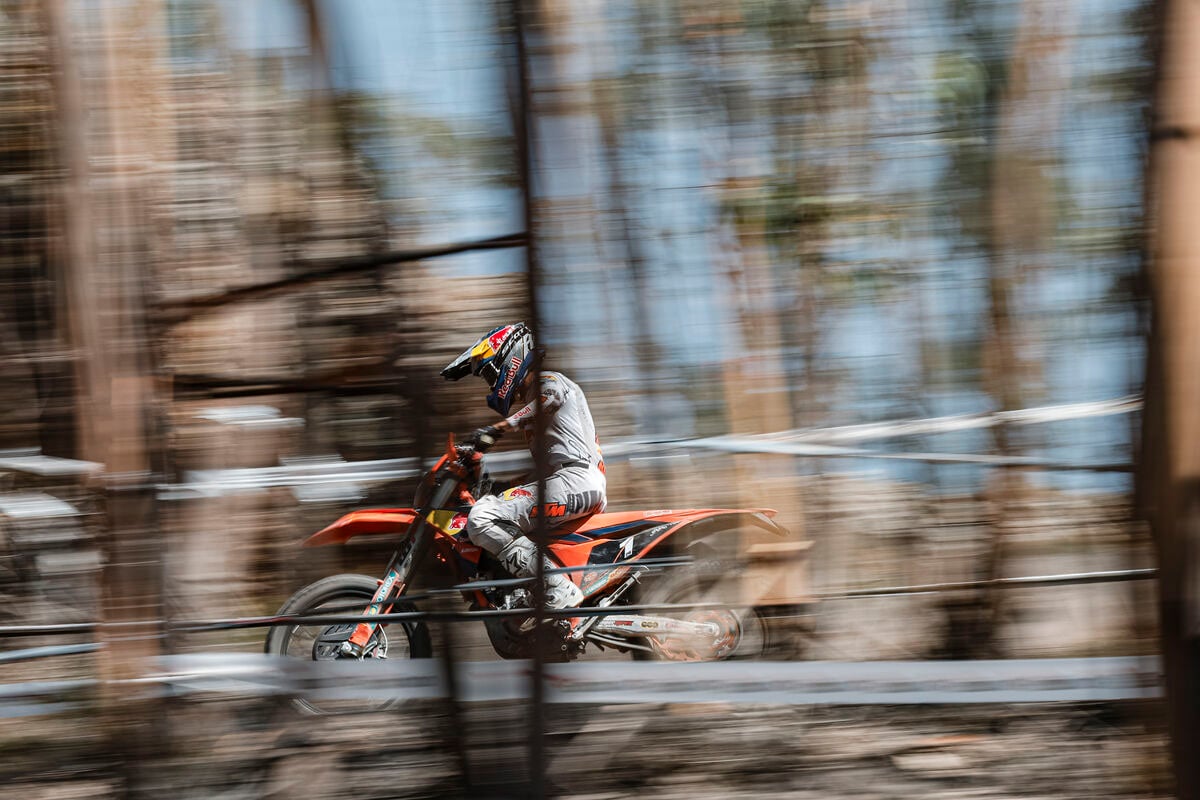 Josep García arrasa en Portugal y mantiene el liderato del EnduroGP