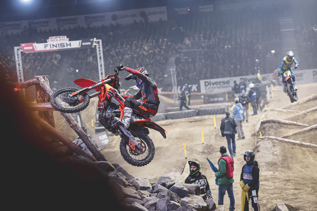 Josep García hace historia con un brillante podio en el SuperEnduro de Riesa