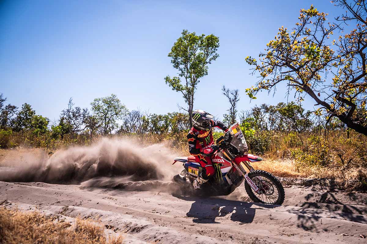 Schareina manda y Ventura aprieta: Honda domina el Sertões