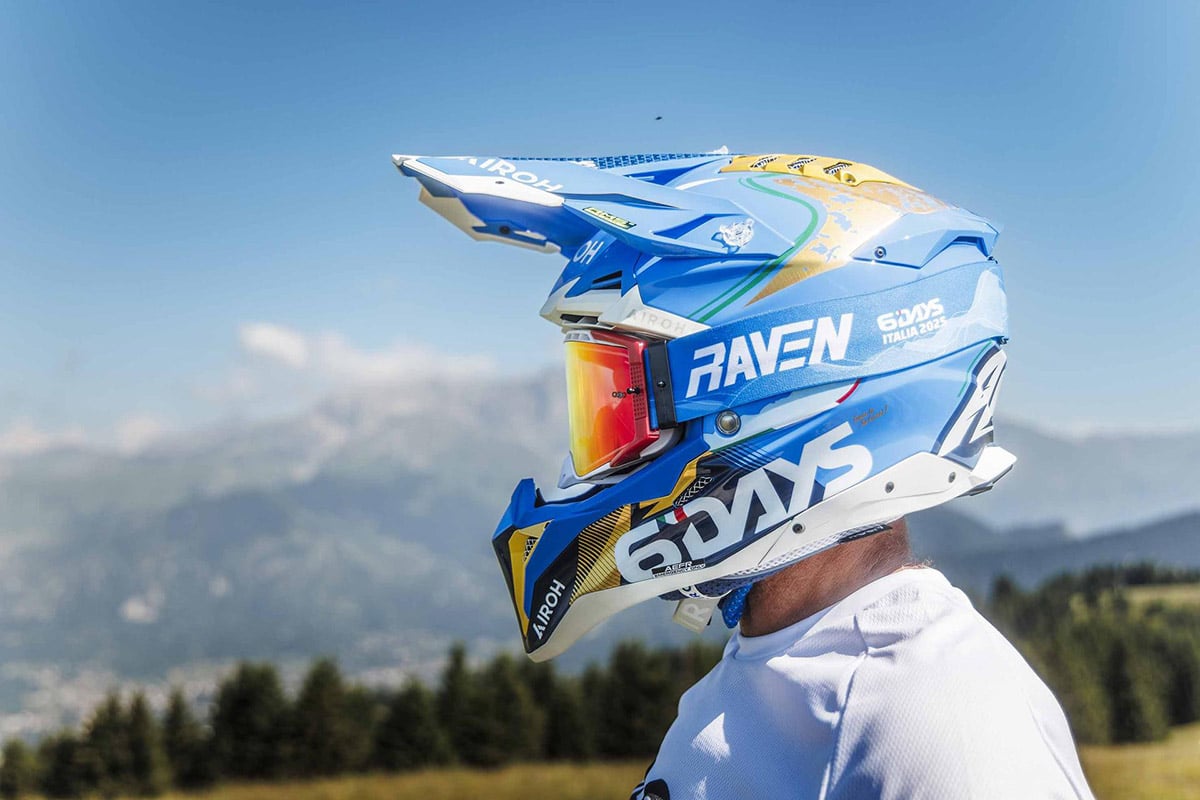 AIROH lanza el casco Aviator III 6DAYS Italia 2025