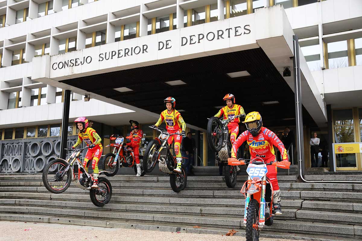 Merecido reconocimiento a las Campeonas de Motociclismo