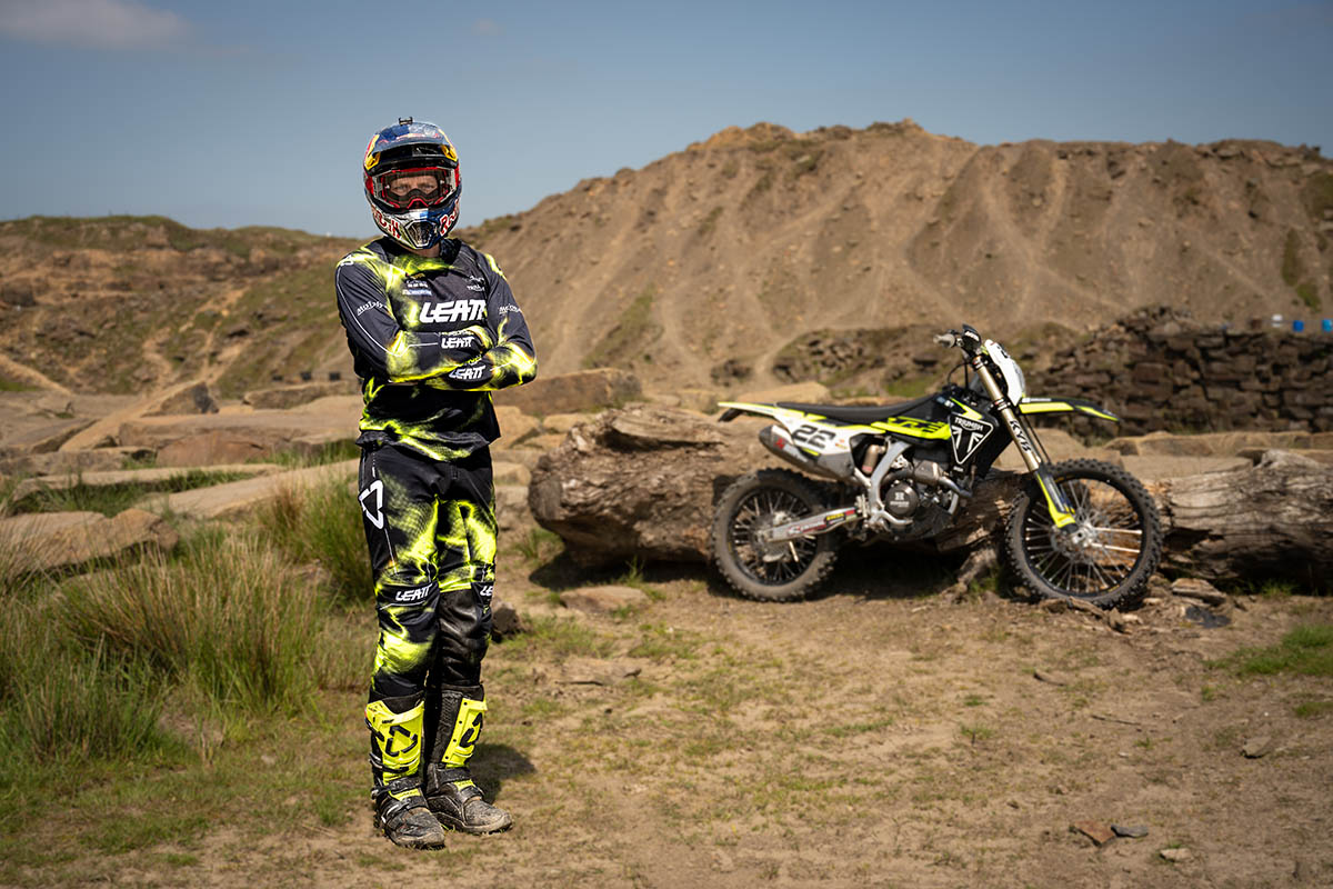 Jonny Walker y Triumph apuntan al podio en el Erzbergrodeo 2026