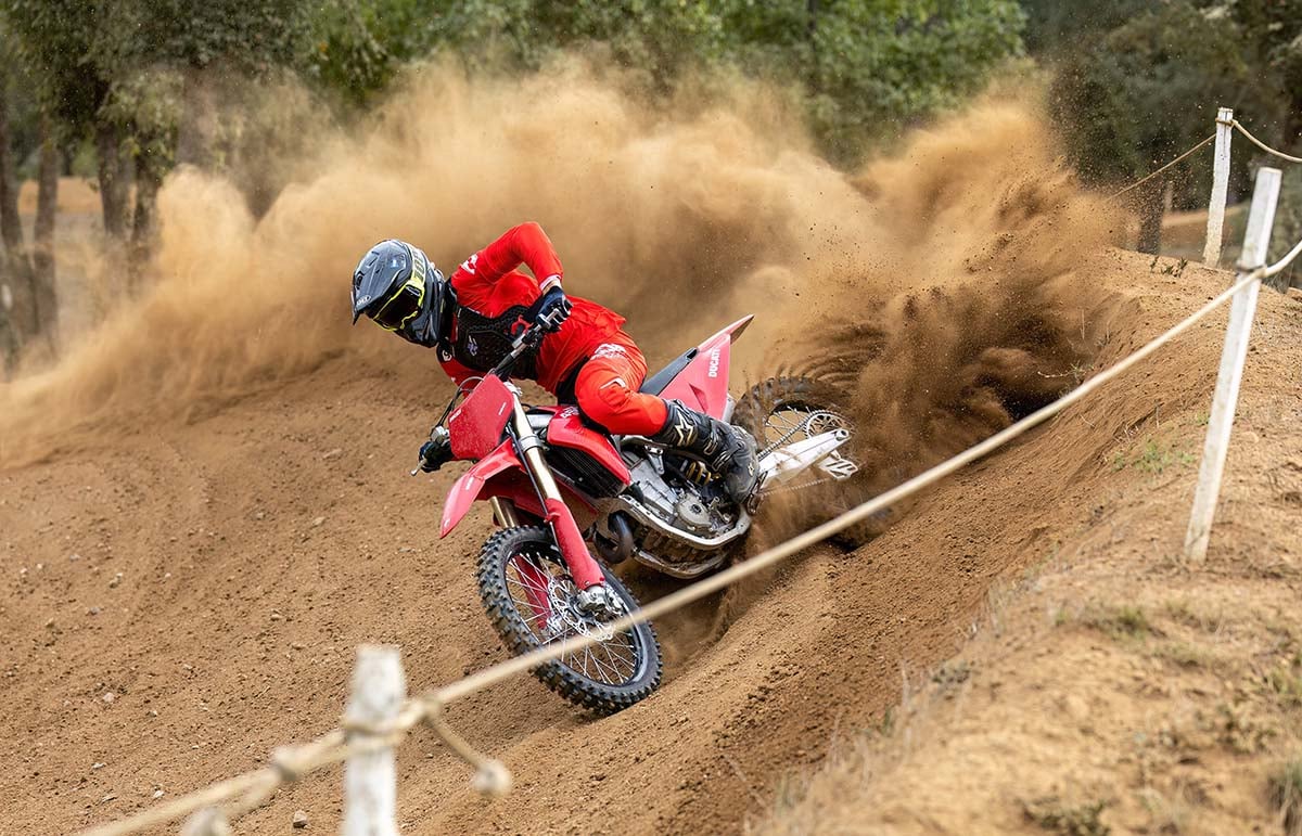 Ducati enciende la pasiÃ³n del motocross en EspaÃ±a con la nueva Desmo450 MX
