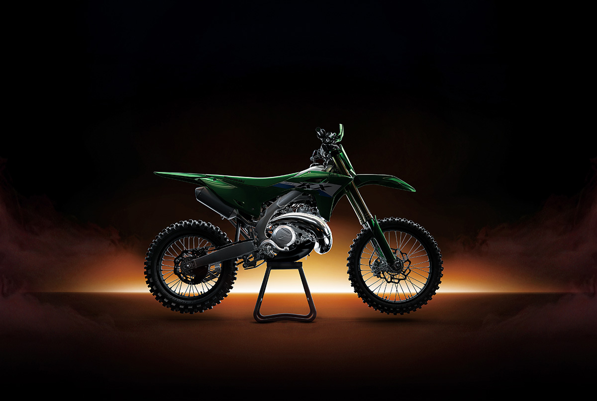 Kawasaki regresa a las 2T con las nuevas KX327 y KX327X