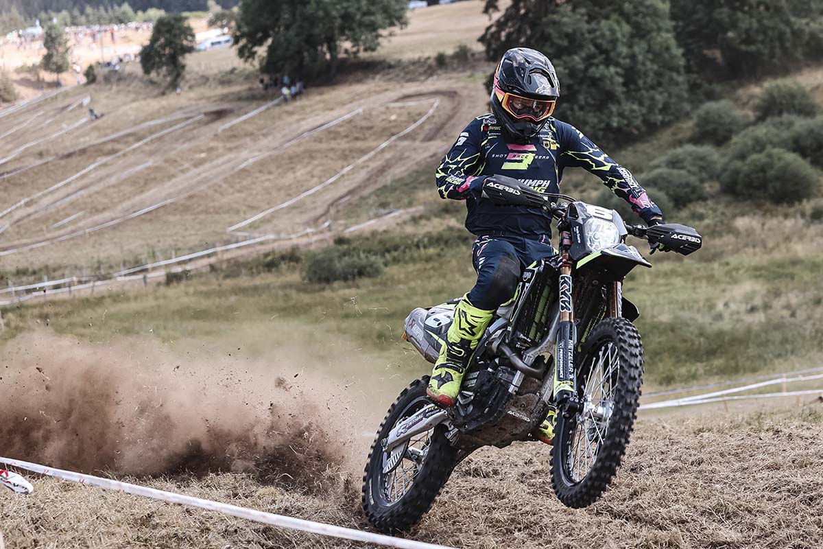 Jeremy Sydow seguirá dos años más con Triumph y apunta al título de Enduro1
