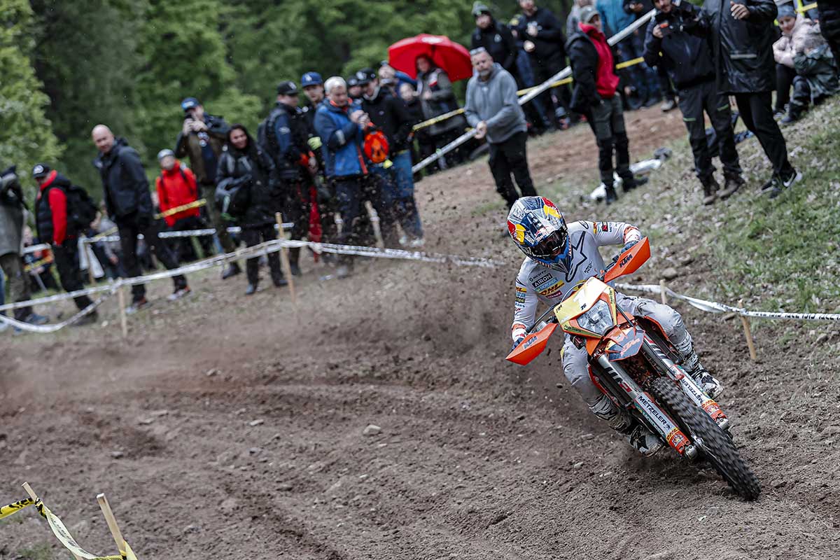Josep GarcÃ­a amplÃ­a su ventaja en el Mundial de EnduroGP