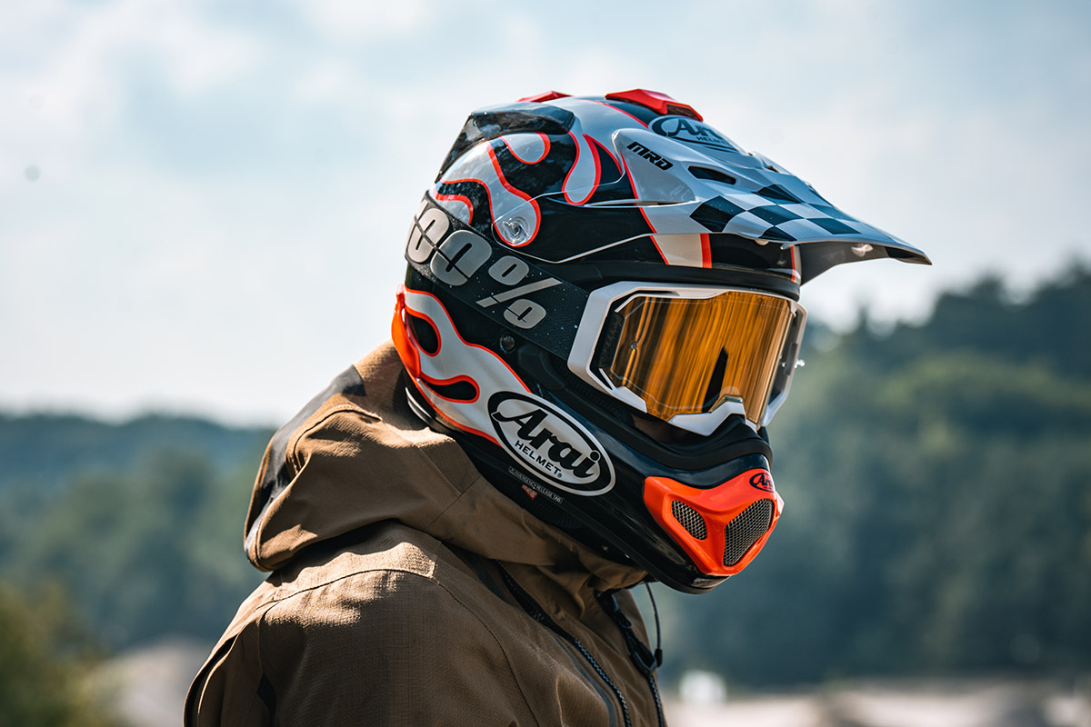 Arai MX-V EVO Flame, nueva gráfica para uno de los cascos de referencia del MX