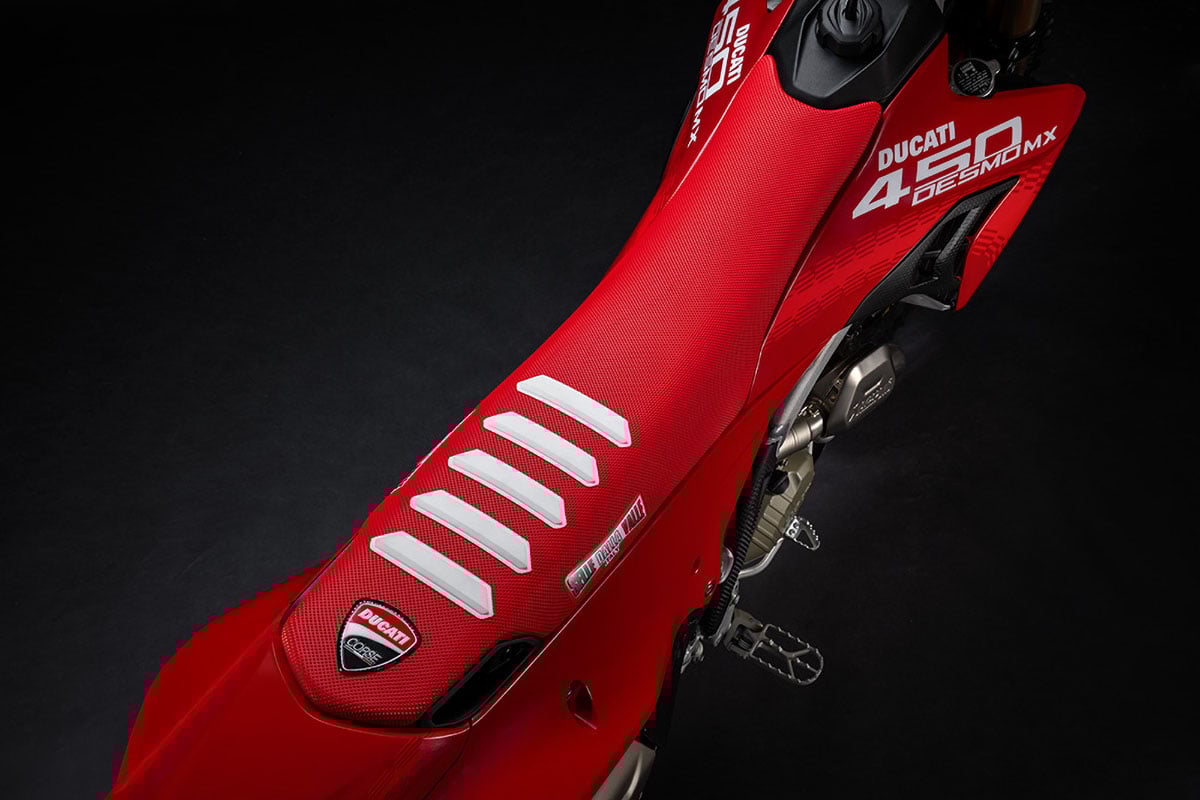 Ducati presenta la Desmo450 MX con un amplio catálogo de accesorios para motocross