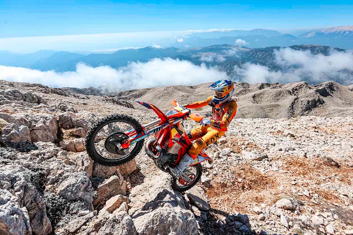 Manuel Lettenbichler amplía su dominio con una nueva victoria en el Sea to Sky