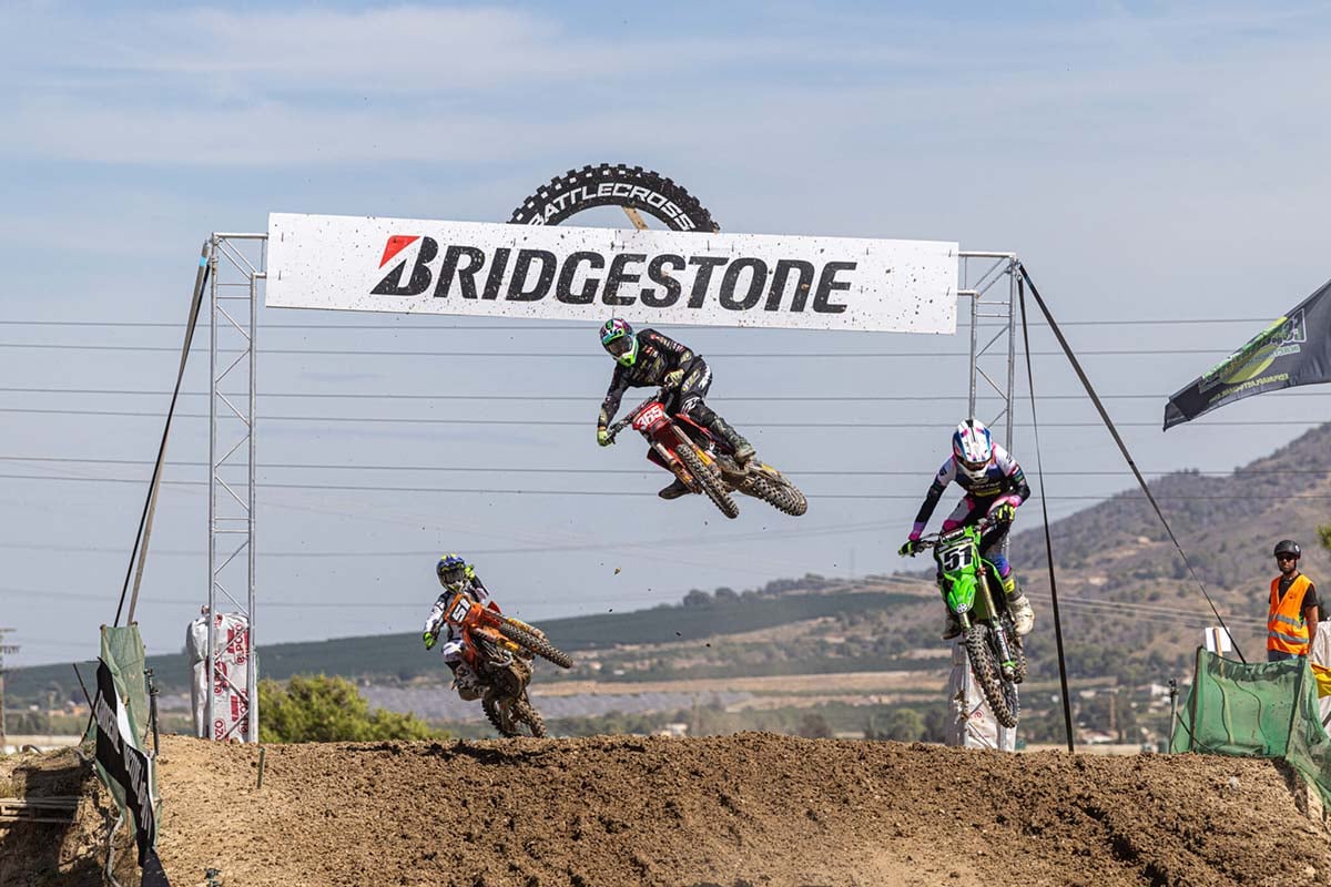 Butrón arrasa y hace historia en la primera ELF SuperSprint Motocross