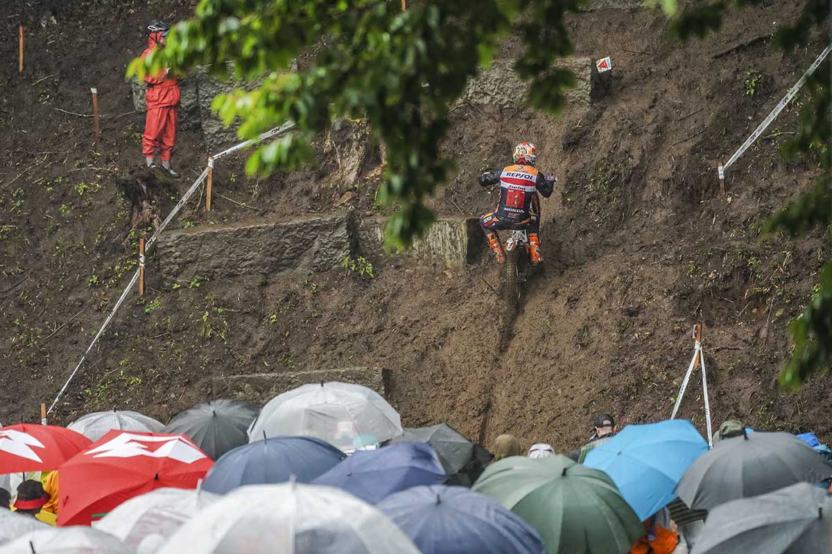Toni Bou domina en el primer dÃ­a en JapÃ³n con doble victoria