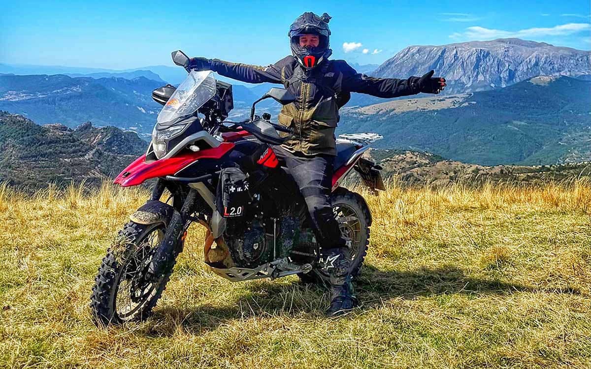 Gerard Farrés doma los Pirineos con la MACBOR Montana XR5 en la Rodibook 2025