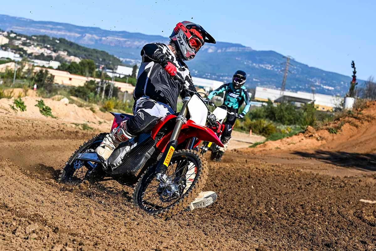 Pirelli Scorpion MX32 MidSoft 2025: la nueva referencia en agarre y precisión