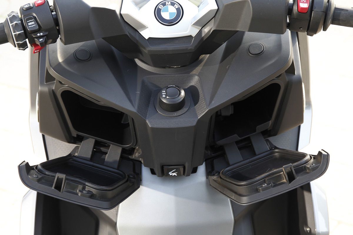 Prueba BMW CE04 y C400X… ¿Lo prefieres divertido o práctico?