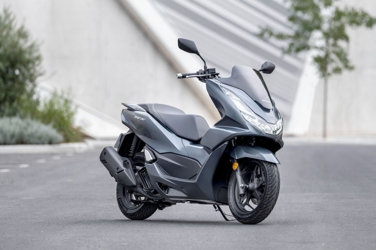 Ventas de motos en octubre: solo mejoran los scooter