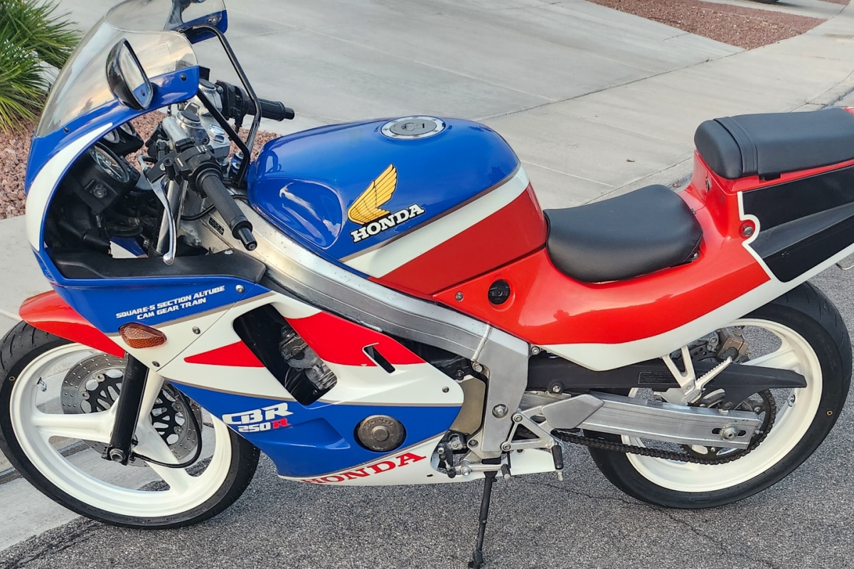 Moto de ensueño: Honda CBR250R 1988, 18000 rpm ¡7000 euros!