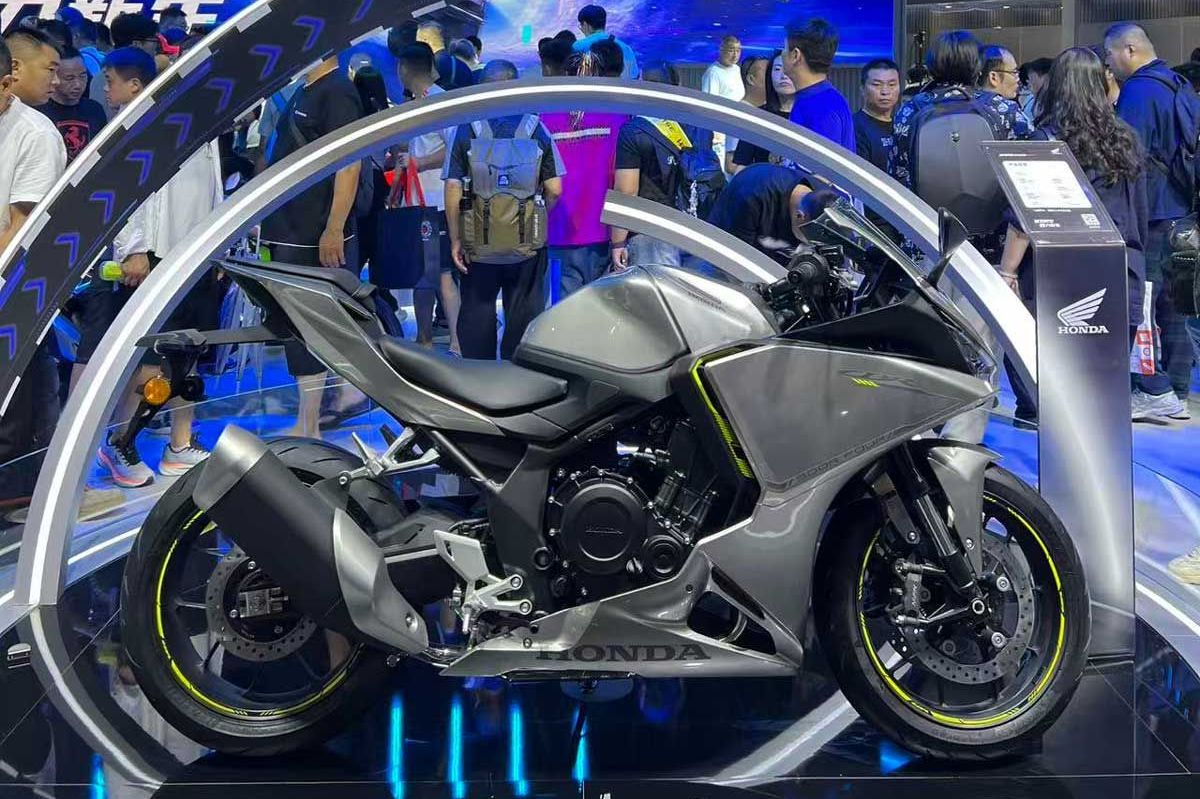 ¡Nueva Honda CBR500R Four! La hermana deportiva de la naked CB500 SF