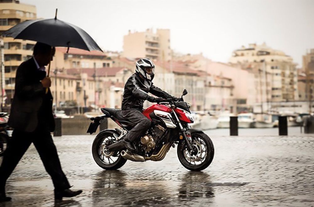 Casco moto lluvia