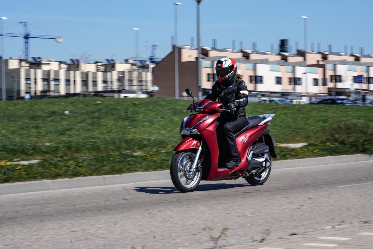 Prueba Honda SH350i: Más que un scooter