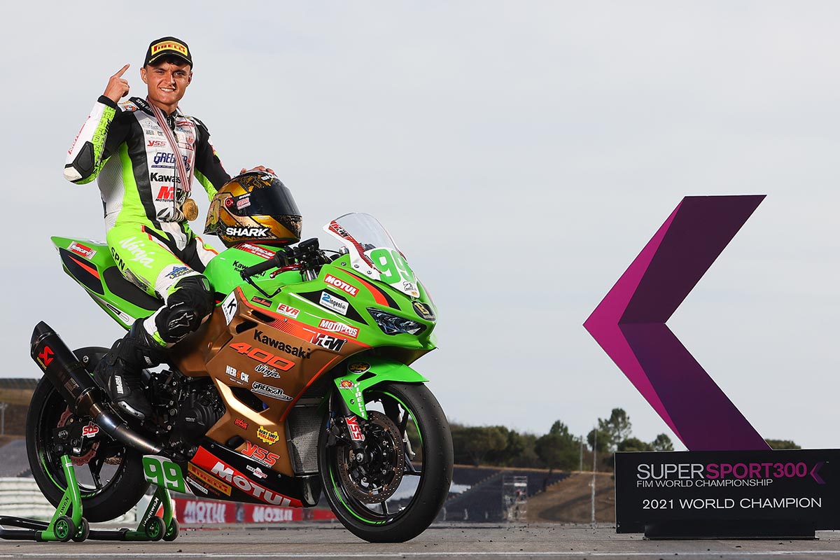 Adrián Huertas Campeón del Mundo de Supersport 300 2021 Adrián Huertas Campeón del Mundo de Supersport 300 2021