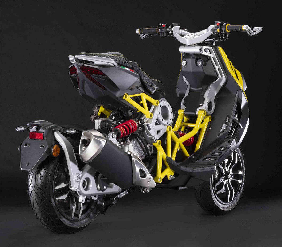 Italjet renueva su gama Dragster con dos scooter 125 y 200