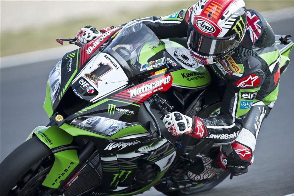 Jonathan Rea quedó por delante de Tom Sykes en la segunda carrera de SBK en Francia Jonathan Rea quedó por delante de Tom Sykes en la segunda carrera de SBK en Francia