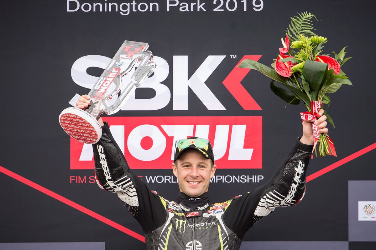 Triple victoria de Jonathan Rea en la carrera de Gran Bretaña del Mundial SBK