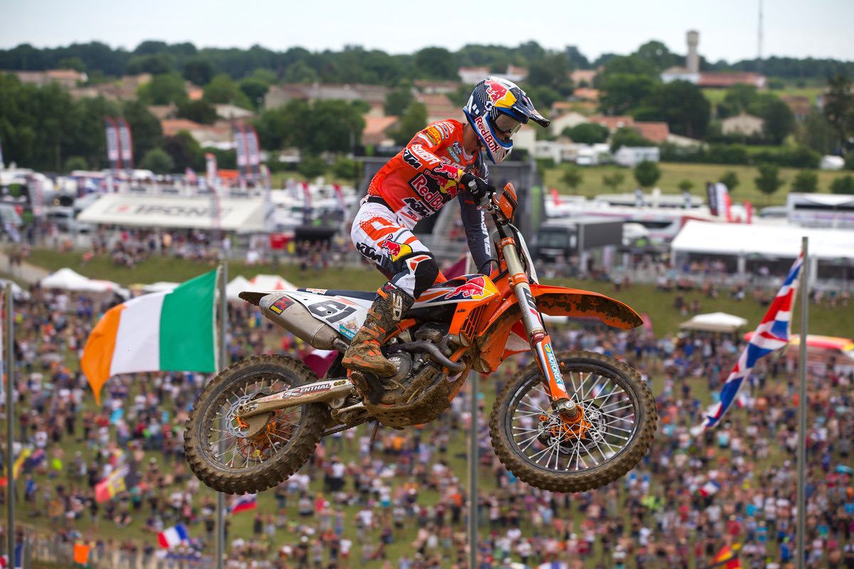 Jorge Prado y KTM en pleno salto Jorge Prado y KTM en pleno salto