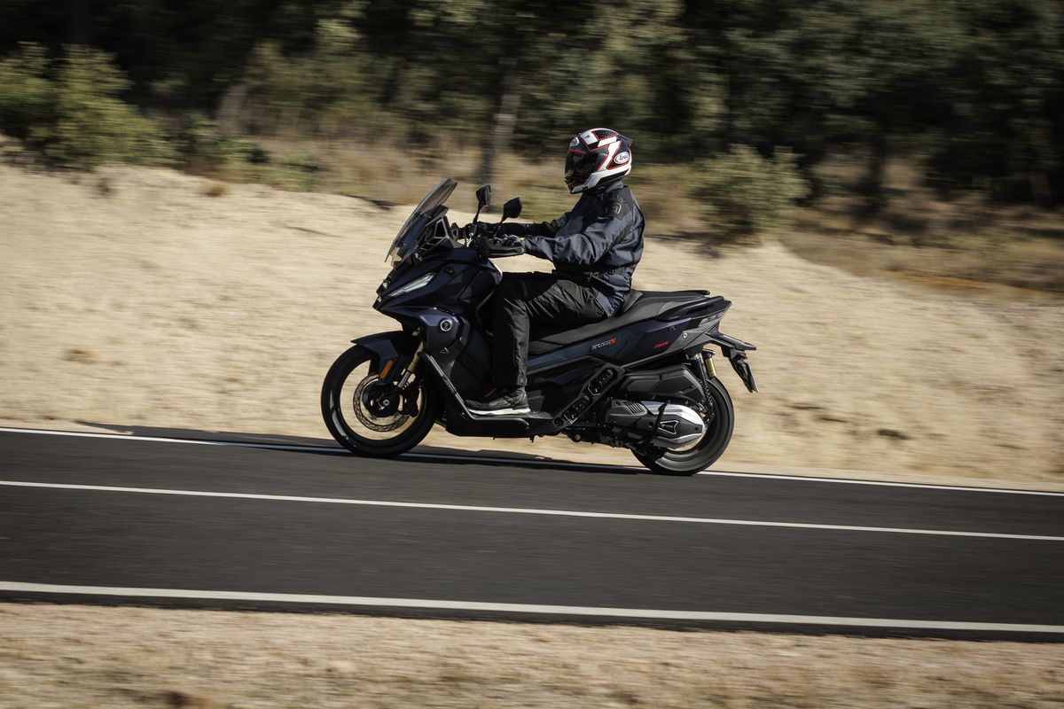 VOGE SR450X: un dos cilindros rabioso para carnet A2