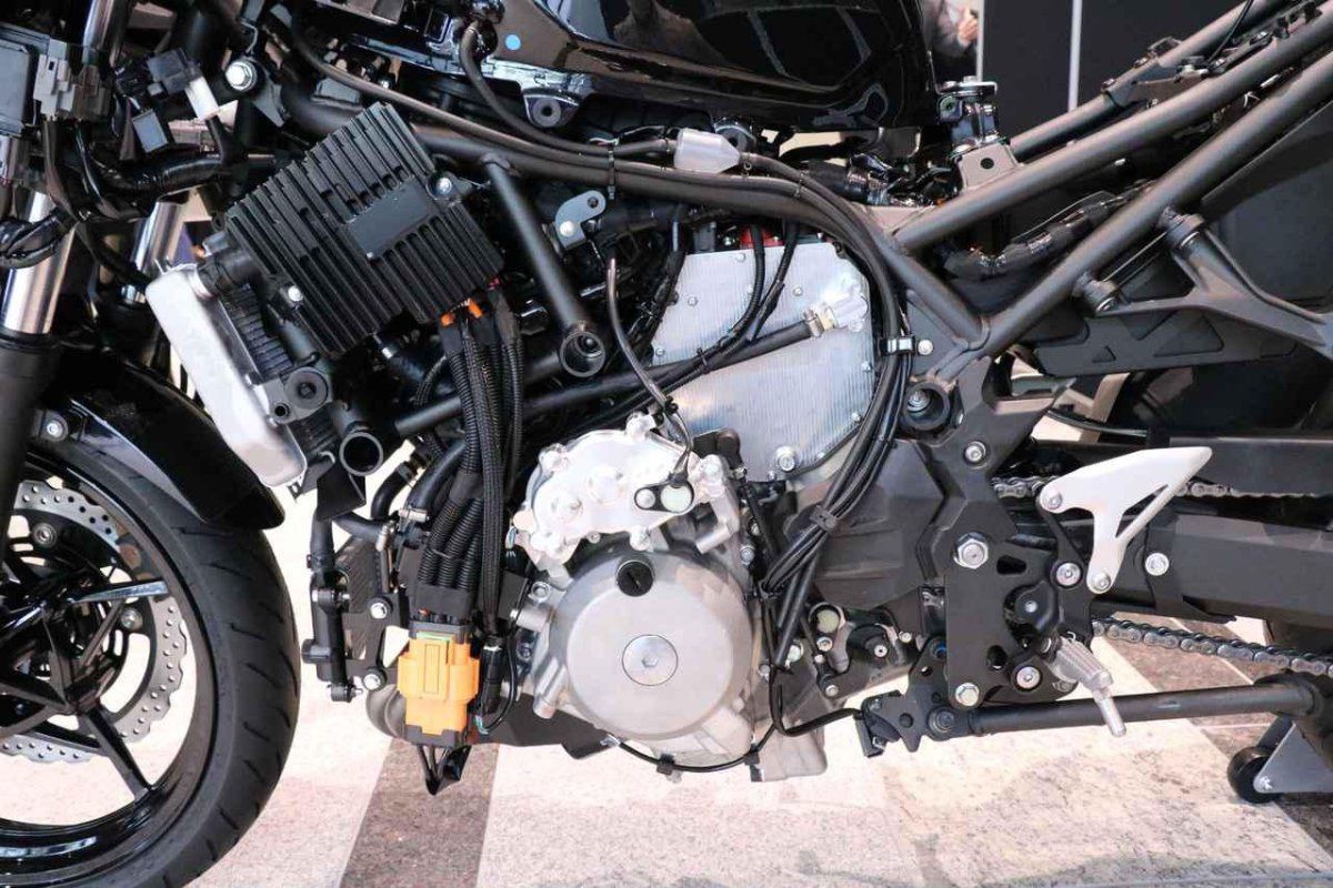 motos de lujo Amantini Kawasaki desvela su moto híbrida: la Ninja 400 del futuro