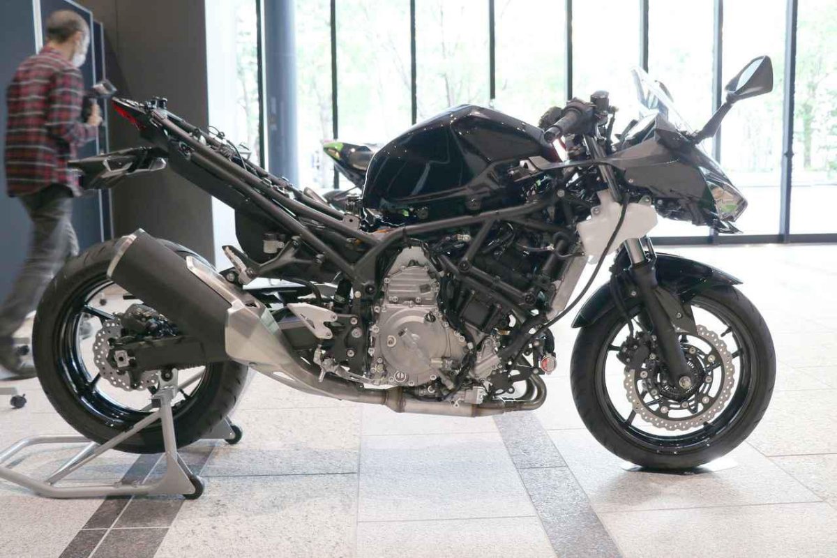 Kawasaki desvela su moto híbrida: la Ninja 400 del futuro