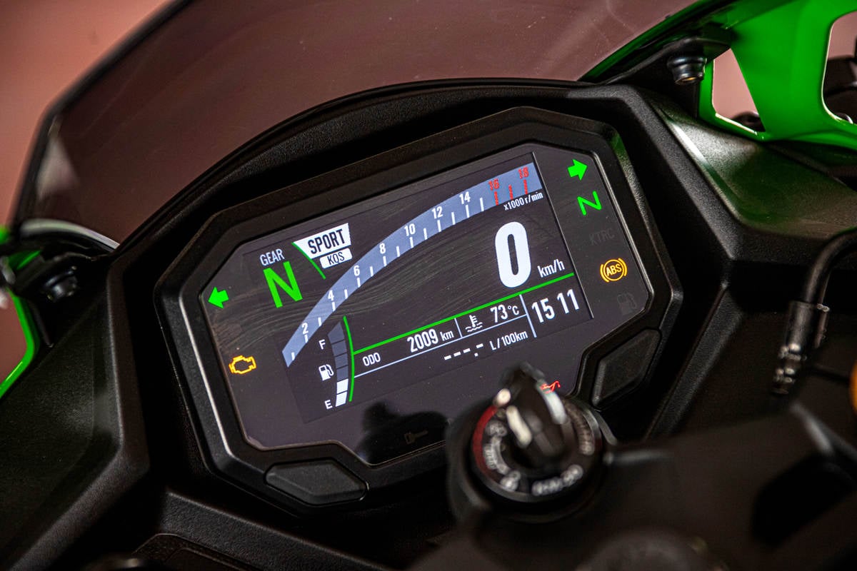 Prueba Kawasaki ZX4 RR 2024: para corazones fuertes Prueba Kawasaki ZX4 RR 2024: para corazones fuertes
