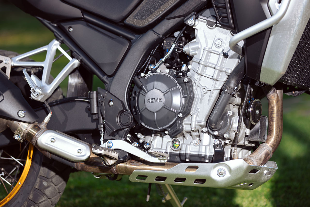 Probamos la Kove 800X GT: la trail ligera, ahora más polivalente