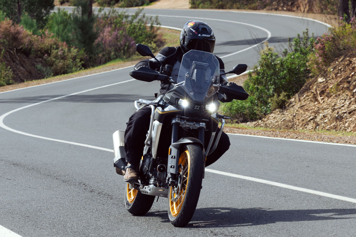 Probamos la Kove 800X GT: la trail ligera, ahora más polivalente