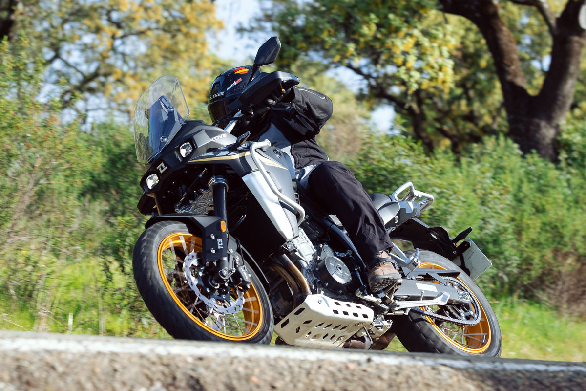 Probamos la Kove 800X GT: la trail ligera, ahora más polivalente