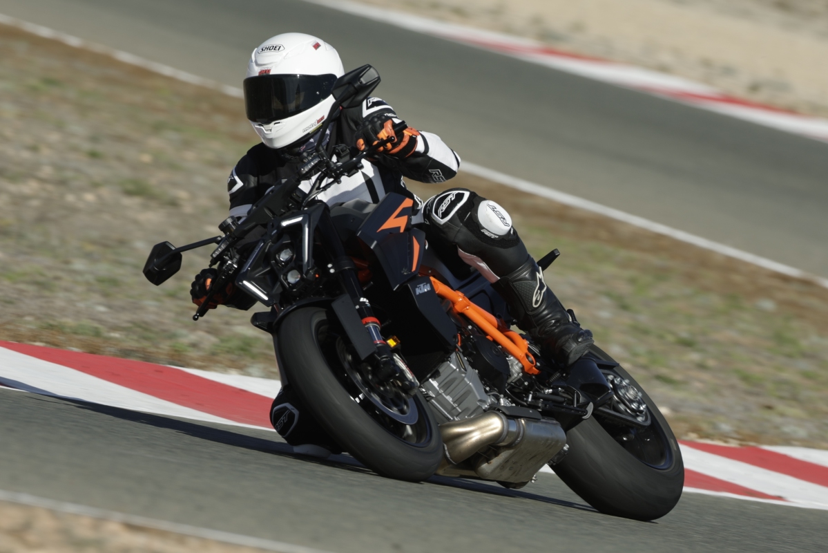 Nuevas KTM Duke 2024: 390, 990 y 1390… 30 años ¡son mucho!