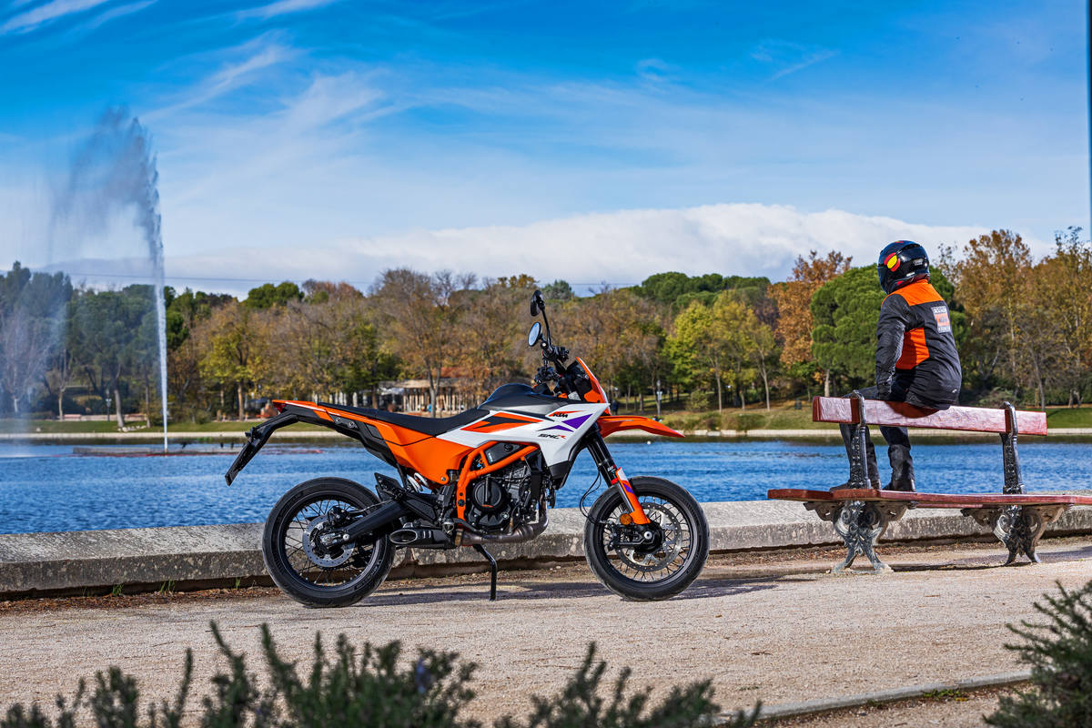 Prueba KTM 390 SMC-R: mucha diversión para el carnet A2