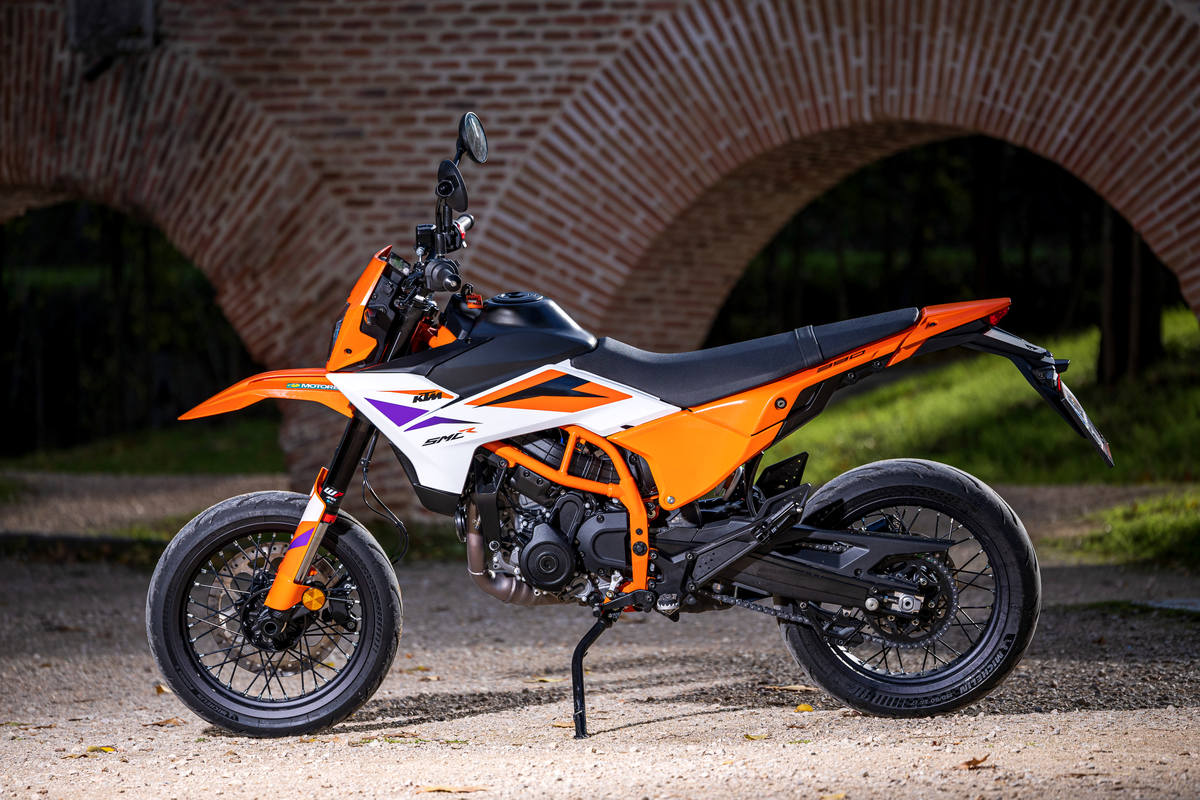 Prueba KTM 390 SMC-R: mucha diversión para el carnet A2