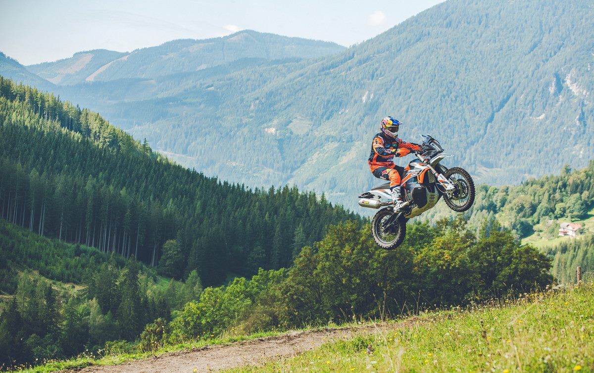KTM 890 Adventure R: más madera