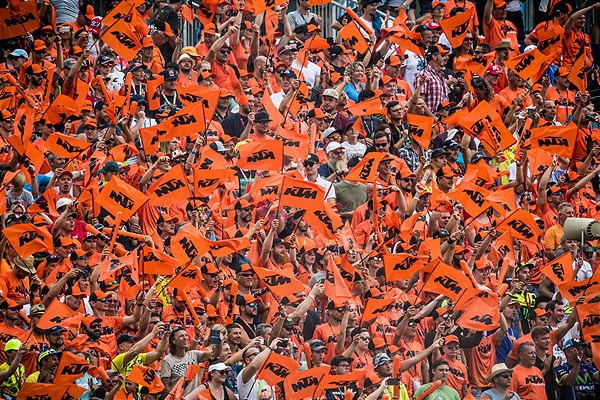 Tribuna ktm Tribuna ktm