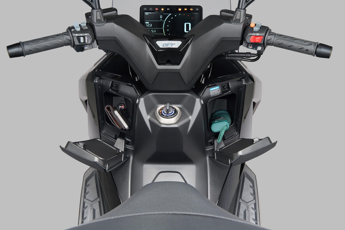 Prueba KYMCO Super Dink GT 350: más ágil y deportivo